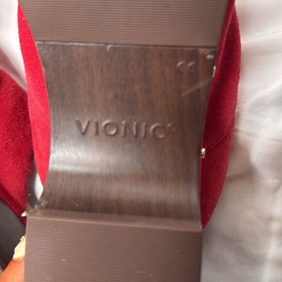 Vionic Kacie Red Suede Women's Clogs. Size 9. - Picture 8 of 9